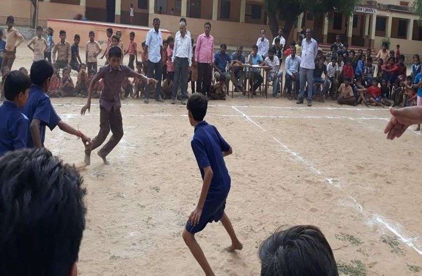 Sports compitition जिले में खेल प्रतियोगिताएं शुरू, विभिन्न प्रतियोगिताओं में छात्रों ने दिखाया उत्साह