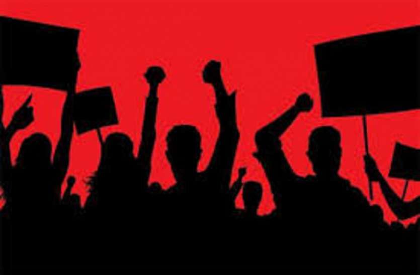 protest कांग्रेस ने सिंधिया को धमकी व भाजपा ने सीएम पर हुए हमले का किया विरोध