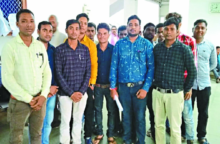 cg news जिला पंचायत ने डाटा इंट्री ऑपरेटरों को हटाया, रोजगार दिलाने कलक्टर से लगाई गुहार