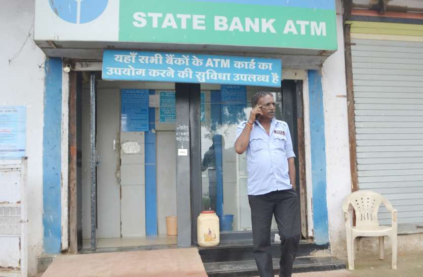 patrika सुरक्षा गार्डों का हो रहा है। शोषण