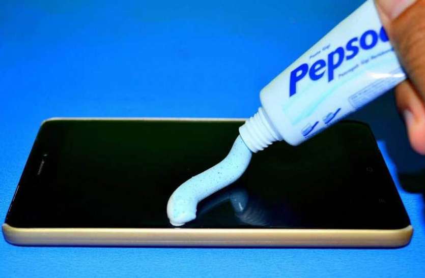 toothpaste Smartphone की टूटी स्क्रीन को ठीक कर देगी ये 10 रुपये की चीज