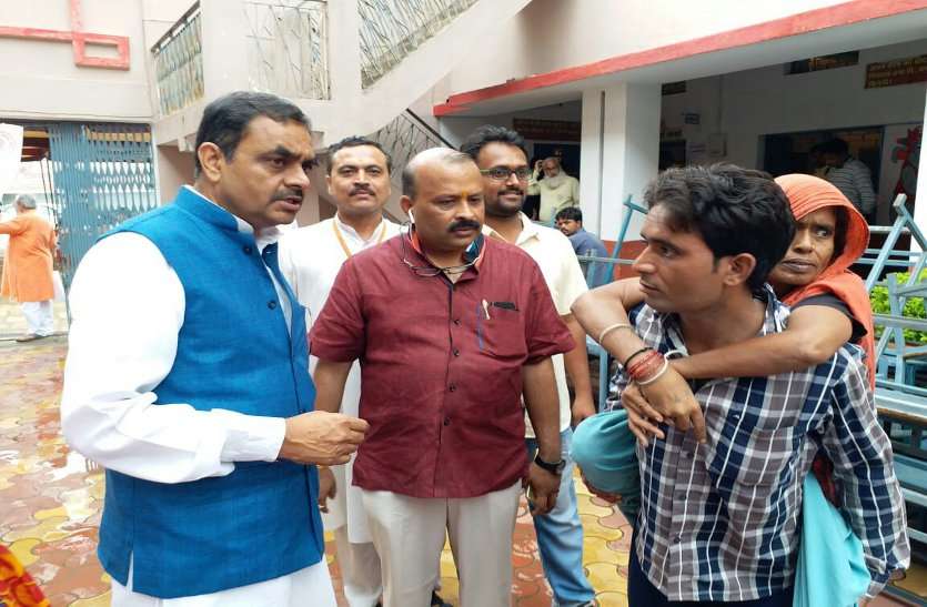 Free health test camping started Pt Ganesh Prasad Mishra Service पं. गणेश प्रसाद मिश्र सेवा न्यास के नि:शुल्क स्वास्थ्य परीक्षण शिविर की हुई शुरुआत