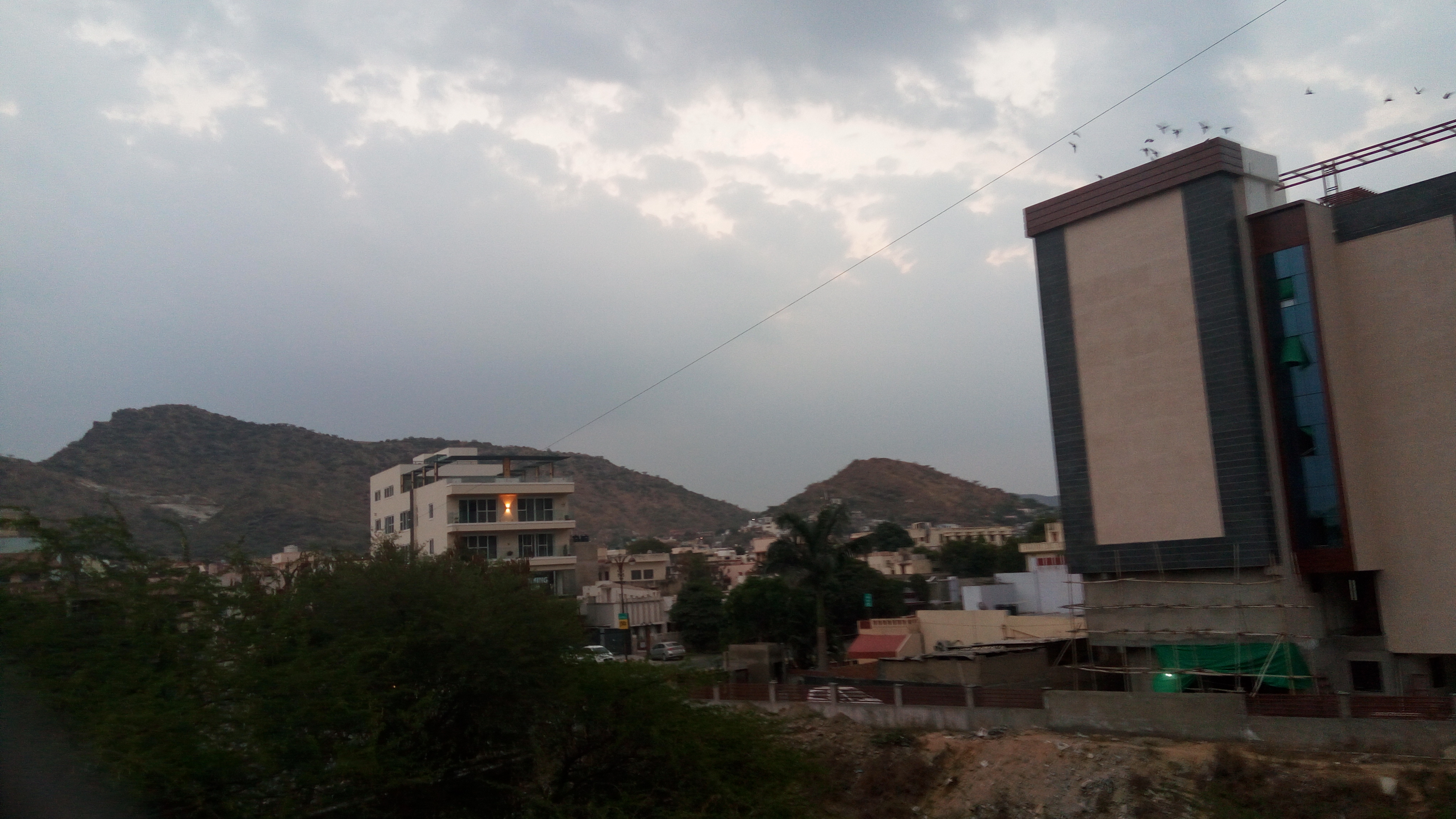 Sindhi in ajmer चांद और मंगल ग्रह पर बसाएंगे ये कॉलोनी, तैयार कर रहे हैं खास स्पेस शटल