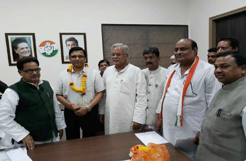 latest chhattisgarh news ओपी चौधरी के बाद एक और पूर्व IAS का राजनीति में प्रवेश, RPS त्यागी कांग्रेस में हुए शामिल
