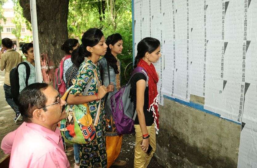 Students below 18 years of age can also vote यहां 18 साल से कम उम्र के छात्र भी दे सकते हैं वोट
