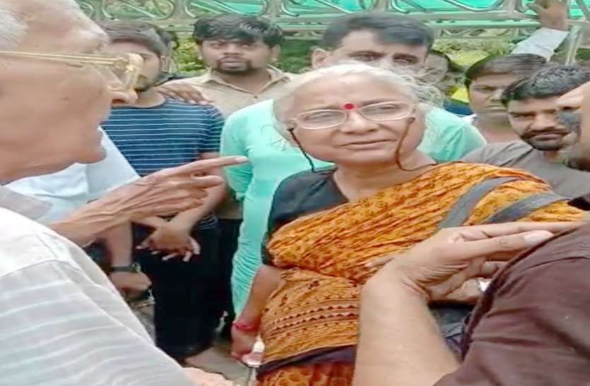 Medha patkar हार्दिक से मिलने पहुंचीं मेधा पाटकर विरुद्ध नारेबाजी, बैरंग लौटी