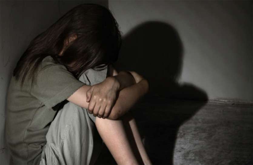 molestation सिम देकर बोला बात करना, इनकार करने पर युवती को पीट दिया