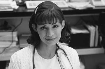 hollywood actress vanessa marquez shot dead by police know full story मजाक में इस हॅालीवुड एक्ट्रेस ने पुलिस के सामने तानी खिलौने वाली बंदूक, पुलिस वालों ने ली जान...