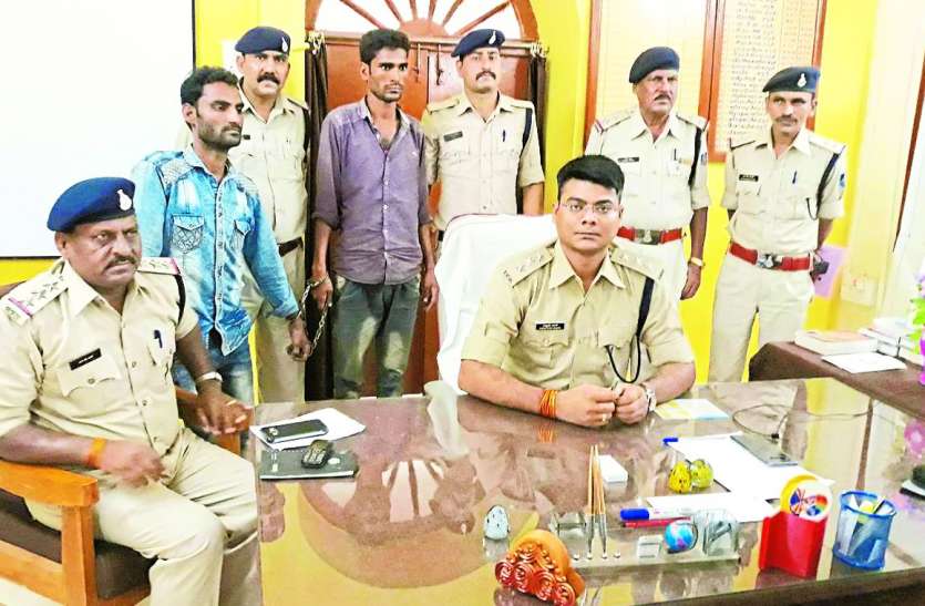 crime news मारुति कार से पचास किलो डोडाचूरा ले जाते दो गिरफ्तार