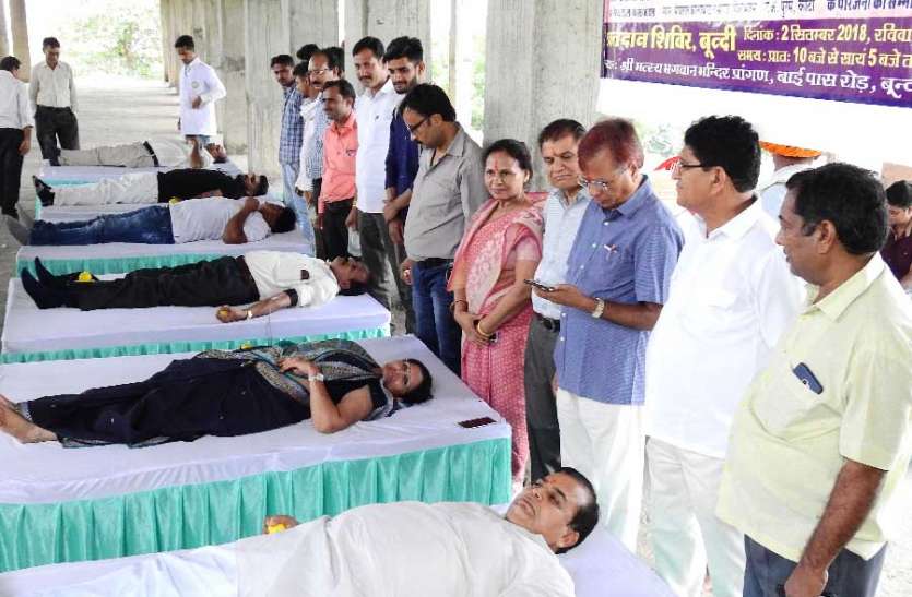 raktadaan se badha koee puny ka kaam nahin रक्तदान से बढ़ा कोई पुण्य का काम नहीं