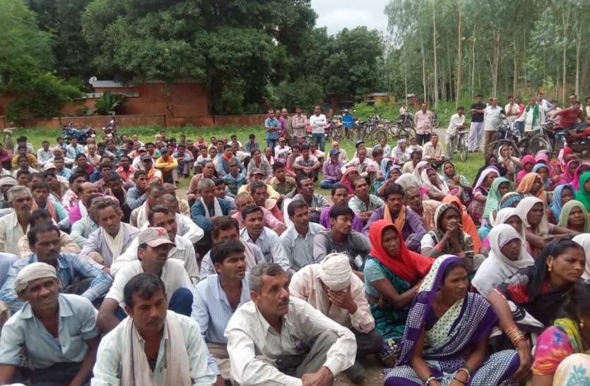 The agitated workers submitted letter of 53 points to the demands, SDM said that the right to workers आंदोलित मजदूरों ने सौपा 53 सूत्रीय मांगों का पत्र, एसडीएम ने कहा मिलेगा श्रमिकों का हक