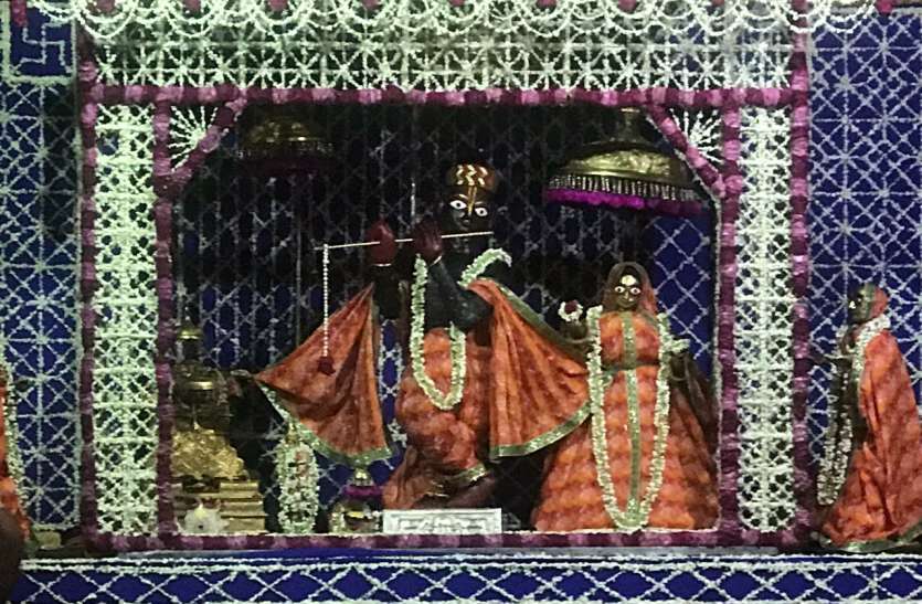 Krishna Janmashtami 2018 Krishna Janmashtami 2018 : मध्य रात्रि 31 हवाई गर्जनाओं के साथ प्रगट होंगे