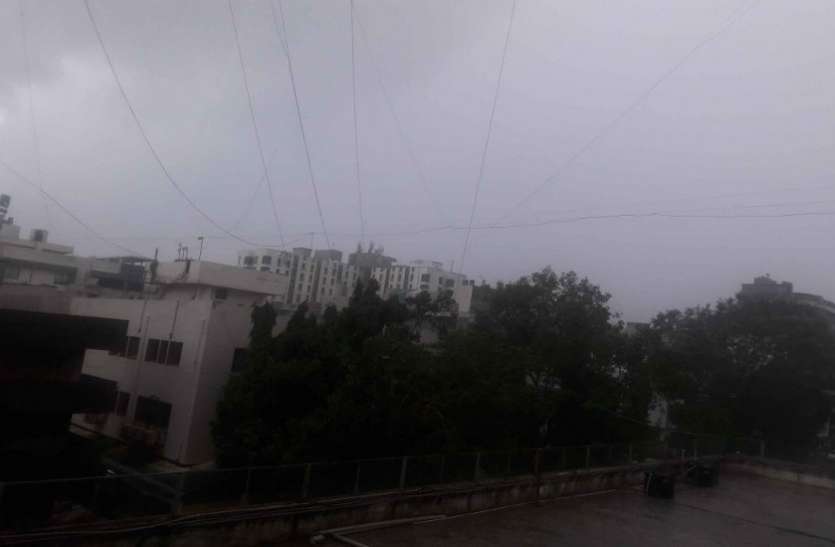 Rain with air in Ahmedabad अहमदाबाद में हवा के साथ बारिश