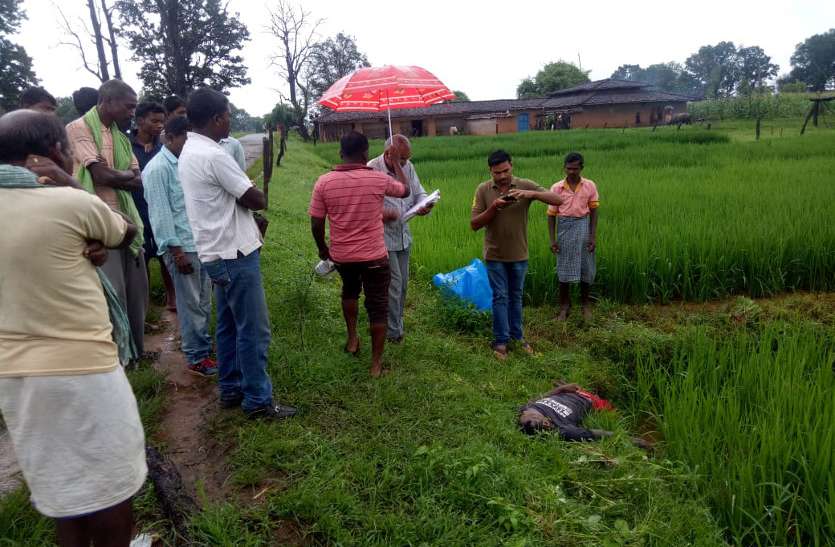 Young man dead body सड़क किनारे लेटकर कराह रहा था युवक, 108 से जवाब आया- खराब पड़ी है, फिर टूट गईं सांसें