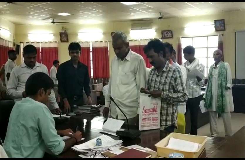 up news हाईकोर्ट के स्टे के बाद भी पुलिस ने पीड़ित को बंधक बनाकर जमीन पर कराया पड़ोसियों से कब्जा, नहीं मिल रहा न्याय