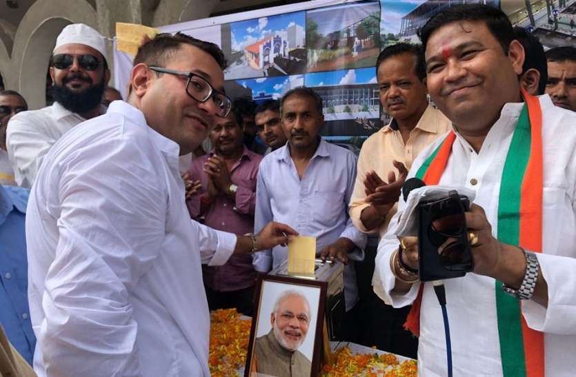 patrika यह कांग्रेस पार्षद मोदी से है प्रभावित, किया कुछ ऐसा सभी चौंक उठे