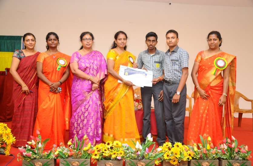 Students presented in the exhibition विद्यार्थियों ने प्रदर्शनी में पेश किए मॉडल्स