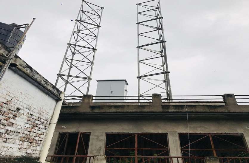 mobile tower जिलाधिकारी से रिहायशी इलाके मे मोबाईल टावर रुकवाने की गुहार