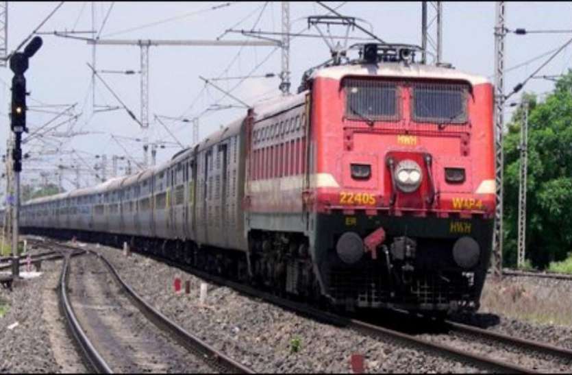 सावधान: रेलवे की एक लापरवाही बड़ी वारदातों को दे रही है आमंत्रण सावधान: रेलवे की एक लापरवाही बड़ी वारदातों को दे रही है आमंत्रण, जा सकती है आपकी जान