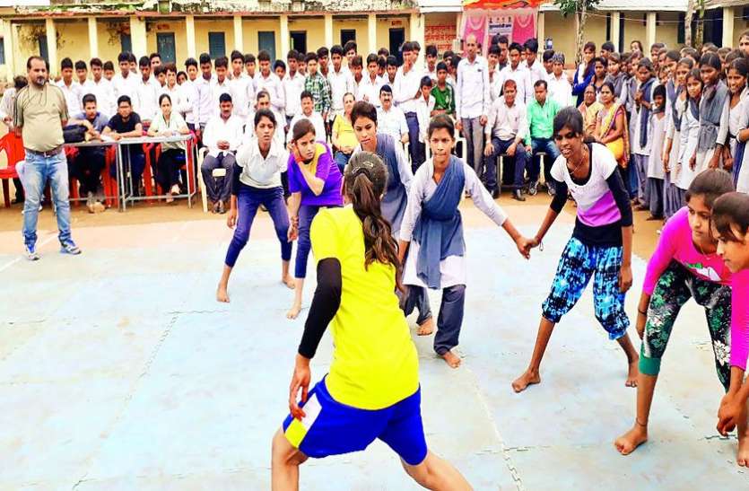 kabaddi लड़कियों ने कबड्डी में दिखाया दम