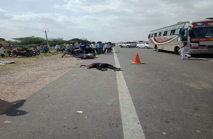 Two death in road accident, one injured स्लीपर बस ने दो जातरुओं को कुचला, मौत