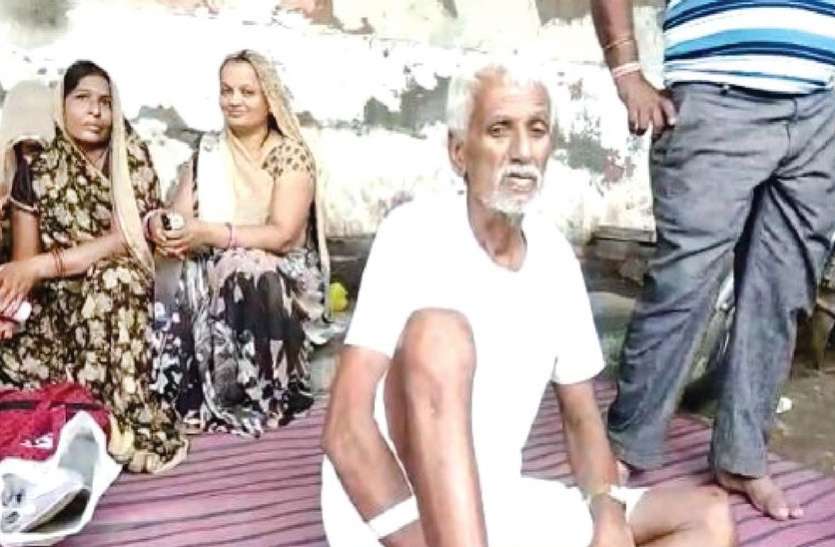 kota news भर्ती मरीज को बैठा दिया वार्ड के बाहर