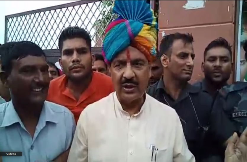mahesh sharma केन्द्रीय मंत्री महेश शर्मा ने राहुल गांधी के लिए अमर्यादित शब्द का किया इस्तेमाल