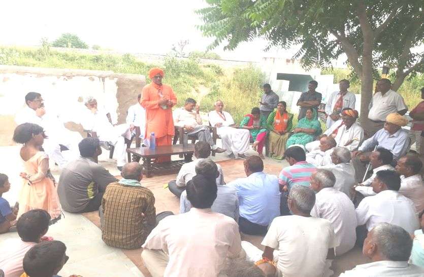 sikar news मुख्यमंत्री से पहले सांसद सुमेधानंद सरस्वती ने शुरू की गौरव यात्रा