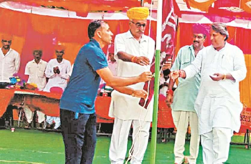 n जिला स्तरीय फुटबॉल खेलकूद प्रतियोगिता शुरू, गंगापुर सिटी विधायक मानसिंह बोले— खेलों से हमे आगे बढऩे की प्रेरणा मिलती है