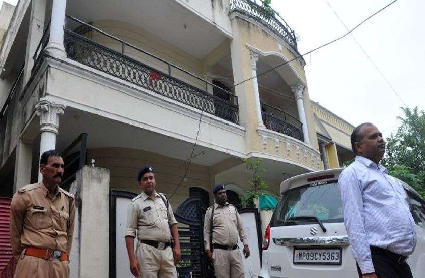 crime पटवारी जाकिर सस्पैंड, जमीनों की जांच करने जाएगी लोकायुक्त टीम