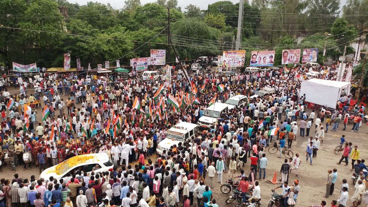 Breaking कमल नाथ के रोड-शो ने बदली दमोह की हवा, बोले बहुत हो गई...