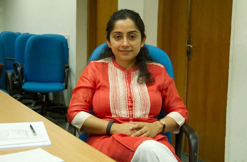 shamika ravi notebandi अब प्रधानमंत्री के आर्थिक सलाहकार परिषद की सदस्य ने उठाए नोटबंदी पर सवाल
