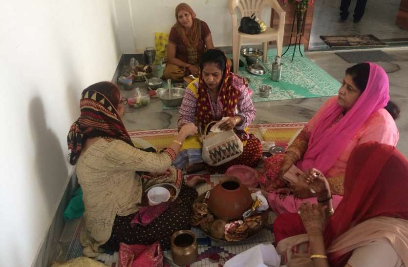 women celebrated Thddi festiva सिंधी समाज के घरों में नहीं जले चूल्हे, महिलाओं ने मनाया थदड़ी पर्व