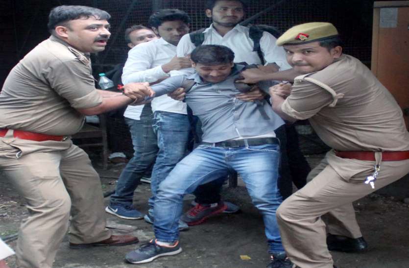 gg अभ्यर्थियों के प्रदर्शन के बाद जागी सरकार, सभी 6127 अभ्यर्थियों को जिले आवंटित