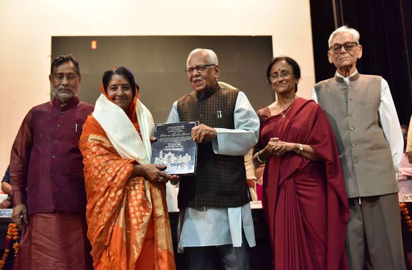 urdu journalism ram naik, urdu akhbar, khabar, news in urdu राज्यपाल ने इन पत्रकारों को किया सम्मानित, जानिए क्यों?