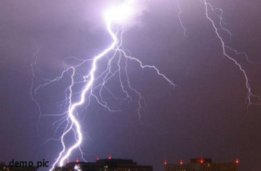 Thunder strike आकाशीय बिजली गिरने से 16 लोगों की मौत