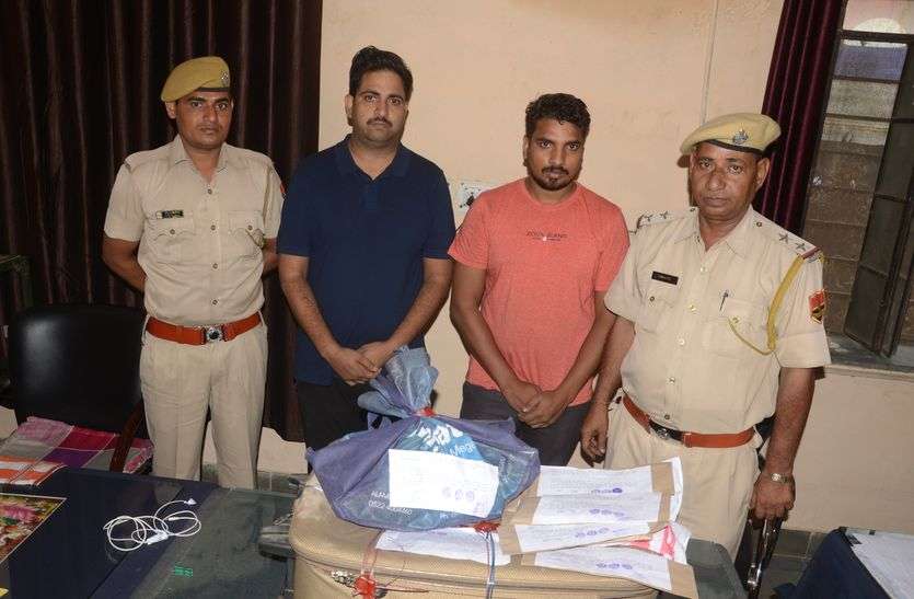 patrika उज्जैन का यह आदमी चलती कार में छाप रहा नकली नोट, पुलिस ने कैसे पकड़ा