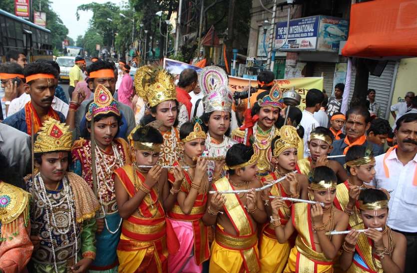 kolkata west bengal श्रीकृष्ण जन्माष्टमी पर भव्य शोभायात्रा निकाली गई