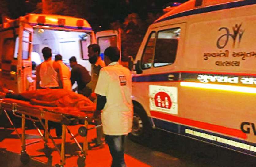 Car collapses, 7 children die, three injured कार नाले में गिरी, 7 बच्चों की मौत, तीन घायल