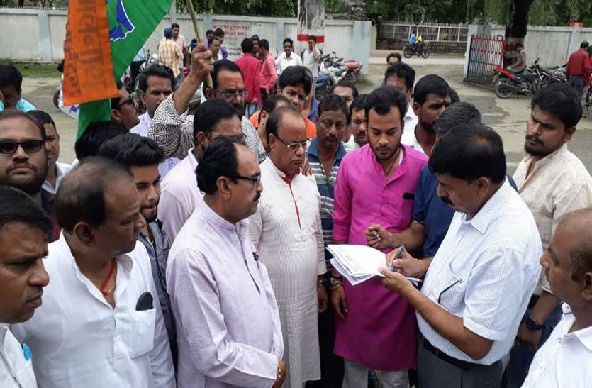 damoh BJP MLA threat son Jyotiraditya Scindia shoot MLA seeks apology Big Political News भाजपा विधायक के बेटे ने ज्योतिरादित्य सिंधिया को हटा आने पर दी गोली मारने की धमकी, फिर क्या हुआ देखें VIDEO