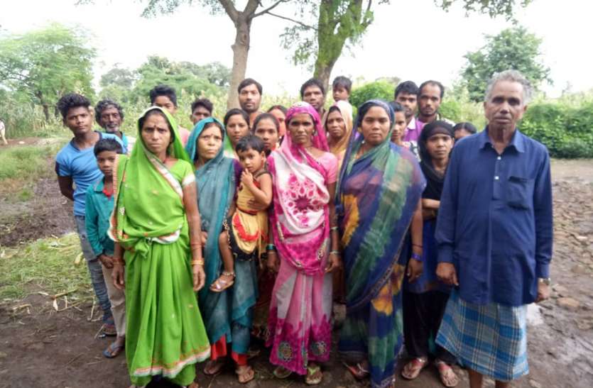 In the absence of basic facilities, rural, disorder spread around मूलभूत सुविधाओं के अभाव में ग्रामीण, चारों ओर फैली अव्यवस्था