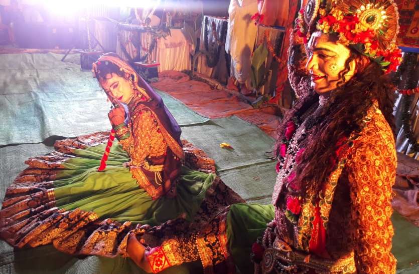 Fierce pilgrims in devotional songs and music भक्तिमय गीत और संगीत में जमकर थिरके श्रद्धालु