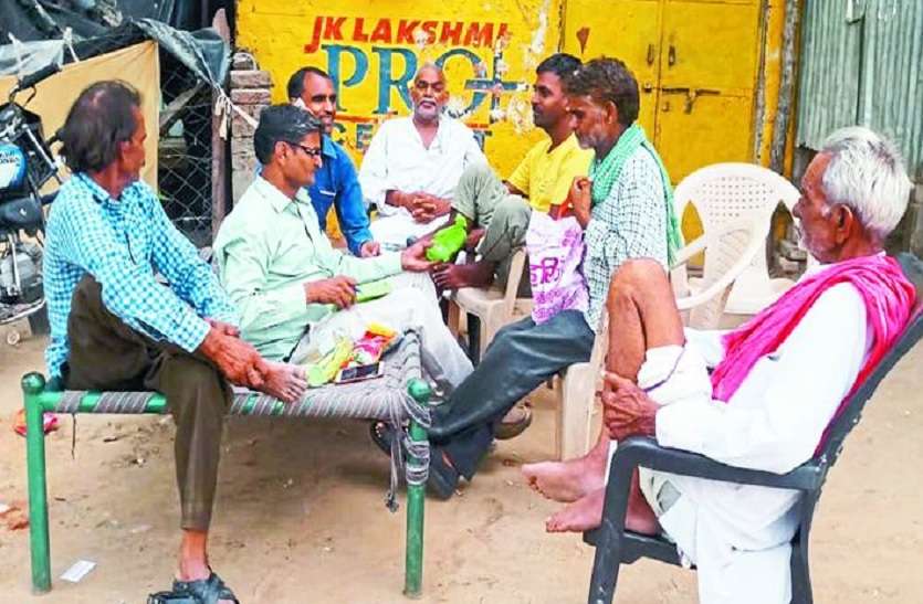 कृषि सुपरवाइजर। प्रतिबन्धित कीटनाशकों का उपयोग करने पर होगी कार्रवाई