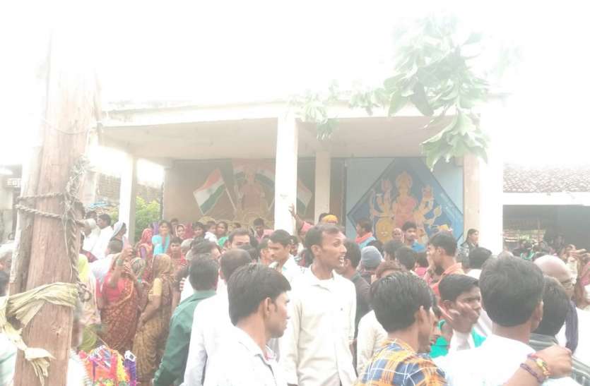 hadsa दही हांडी फोडऩे के दौरान गिरी दीवार