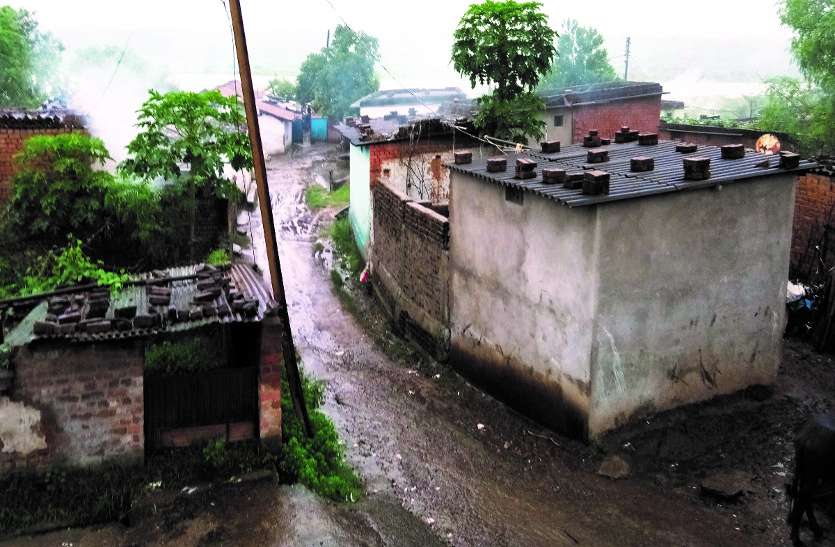 लगातार बारिश से बांगो व दर्री डेम दोनों का जलस्तर बढ़ रहा बांगो बांध से छोड़ा गया इतना पानी, दर्री डेम के भी गेट खुले, इन इलाकों पर मंडरा रहे खतरों के बादल