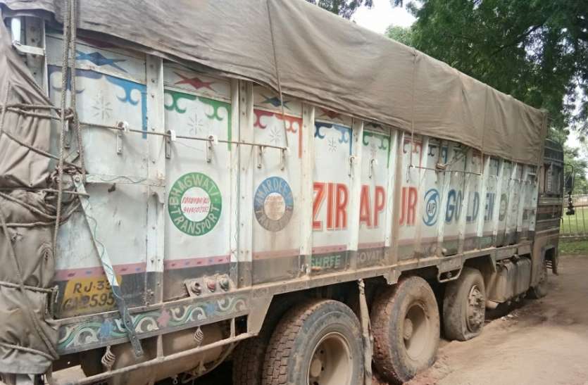 The patrols were being done on the highway, the tinkling of sand filled the tinkling up to ten km, followed by TI, what happened then the news हाइवे पर कर रहे थे पैट्रोलिंग, रेत से भरे डंपर गुजरते देख दस किमी तक किया टीआई ने पीछा, फिर क्या हुआ पढ़ें ये खबर
