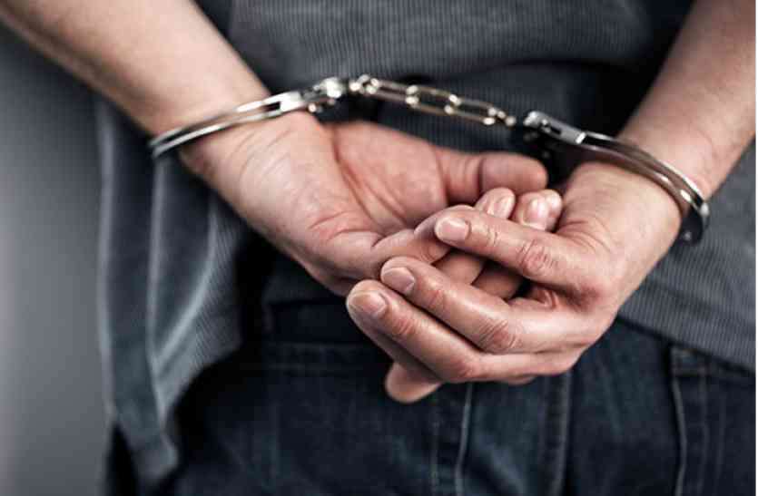 001 पर्स छीनने और नकबजनी की वारदात करने वाले चार शातिर गिरफ्तार, बालअपचारी निरूद्ध