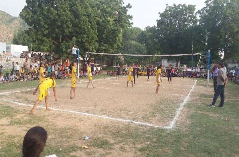 जिला स्तरीय प्रतियोगिता में दिखाया दमखम 63वीं जिला स्तरीय खेलकूद प्रतियोगिता का खिताबी जंग आज, समापन समारोह में कई दिग्गज करेंगे शिरकत, विजेता टीमें होगी सम्मानित