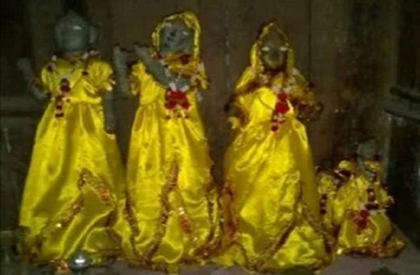 krishna बिना किसी अपराध के यहां सजा काट रहे हैं श्रीकृष्ण, परिवार भी साथ में कैद, कलियुग की अनोखी दास्तान