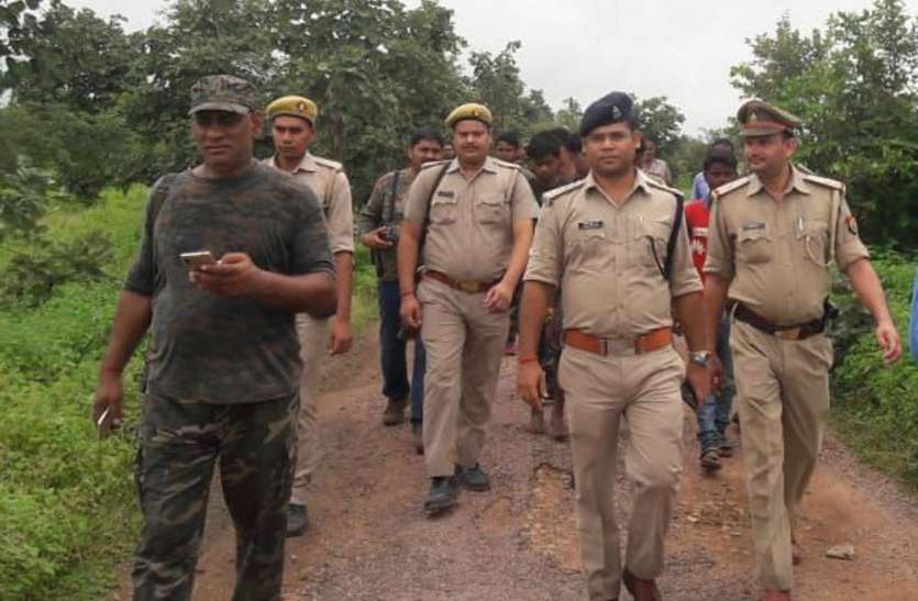 dacoity in ganga kaveri express stabbing with passangers Breaking: गंगा-कावेरी एक्सप्रेस में देर रात बदमाशों का कहर, आधा दर्जन यात्रियों को चाकू मारकर लूट ली ट्रेन